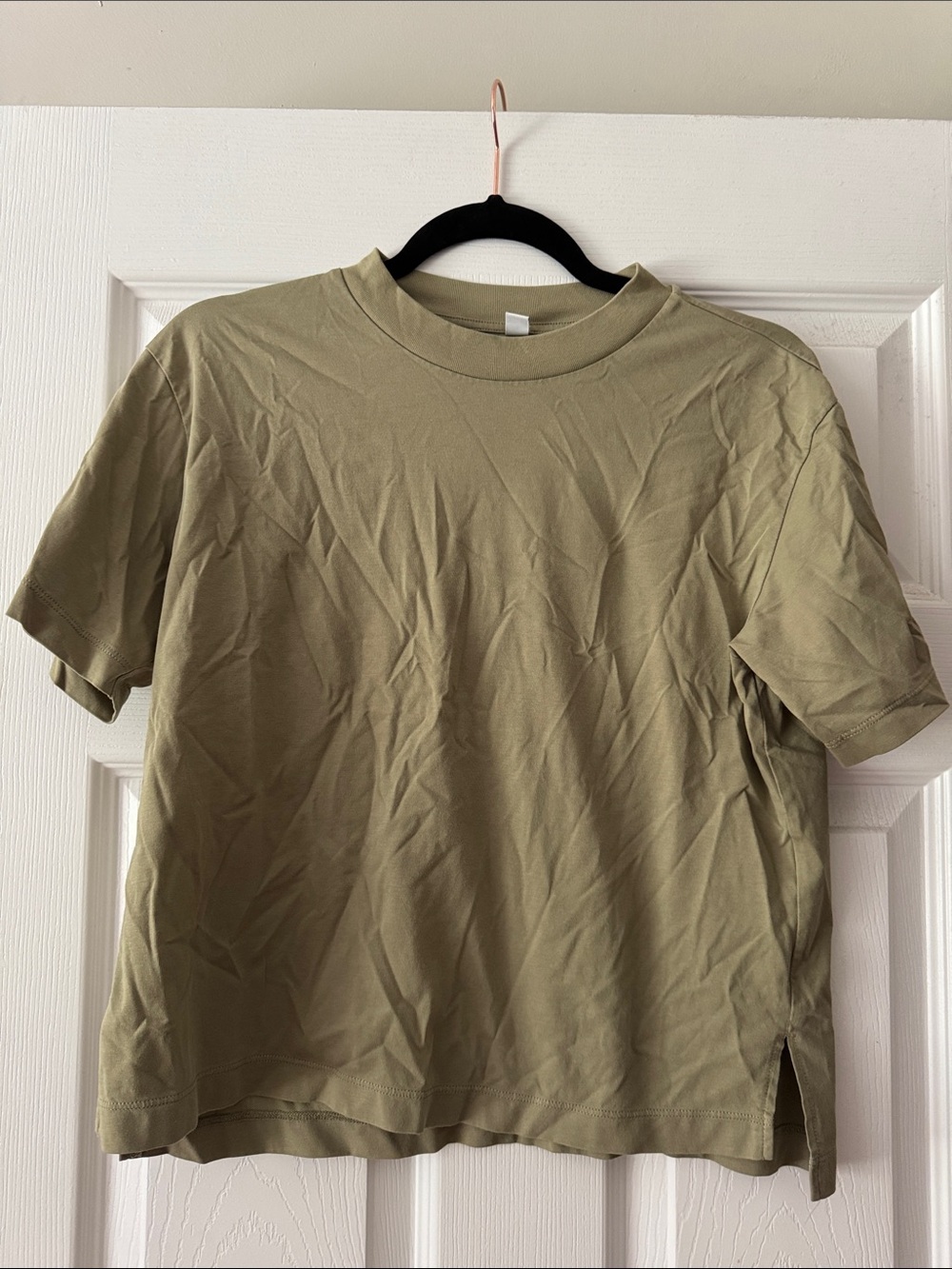 Uniqlo green airism tee